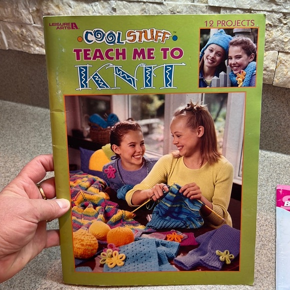 Lot of 4 Knitting and Crochet magazines/books Leisure Arts educational booklets - Picture 2 of 9